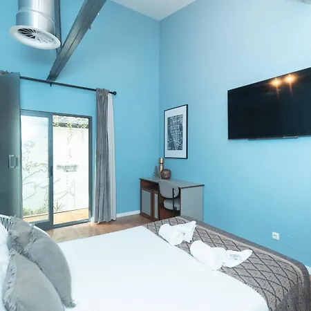 Destination Hostel *