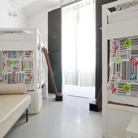 Destination Hostel *