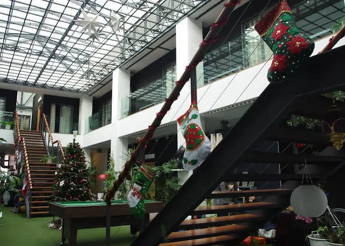 Destination Hostel *