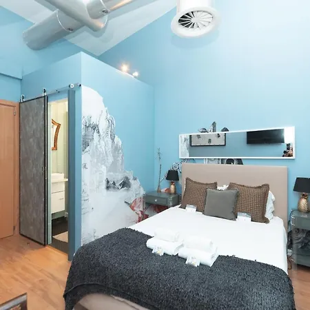 Destination Hostel *