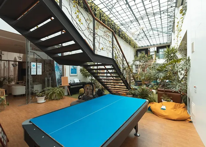 Destination Hostel *