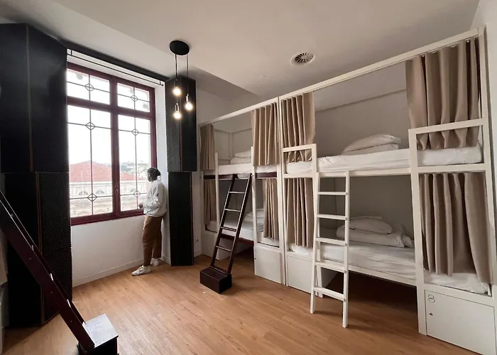 Destination Hostel *