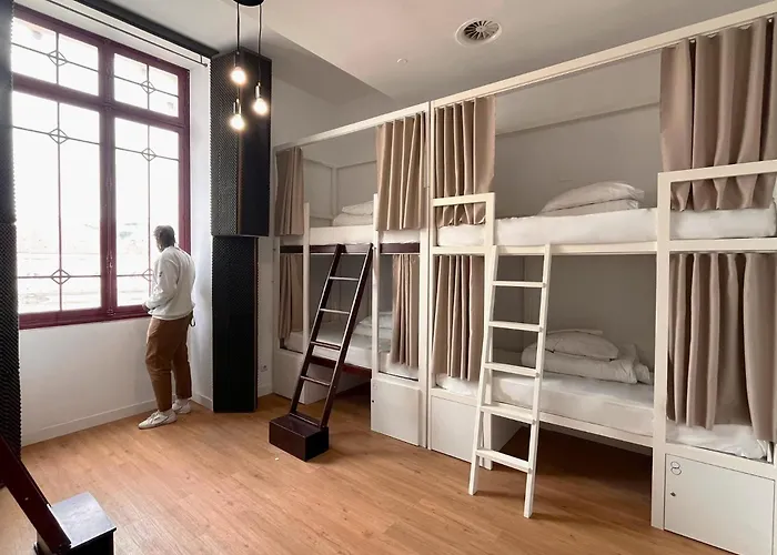 Auberge de jeunesse Destination *